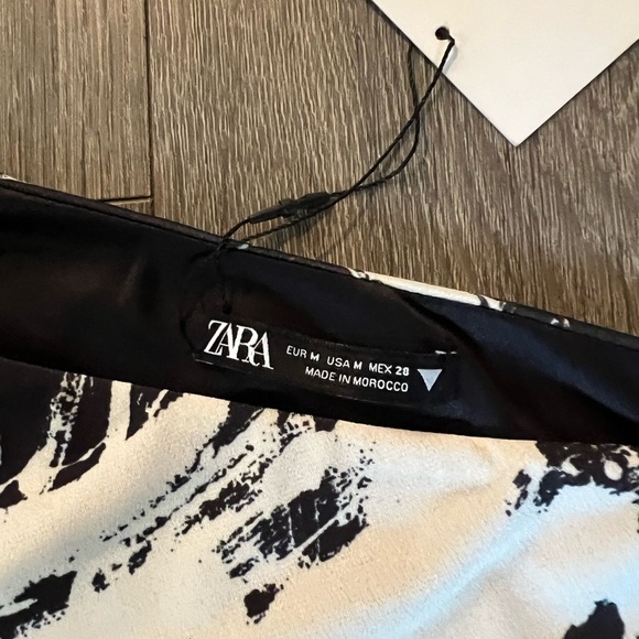 Zara Abstract Print One-Shoulder Mini Dress Size Medium NWT black white sexy fit - Picture 3 of 4